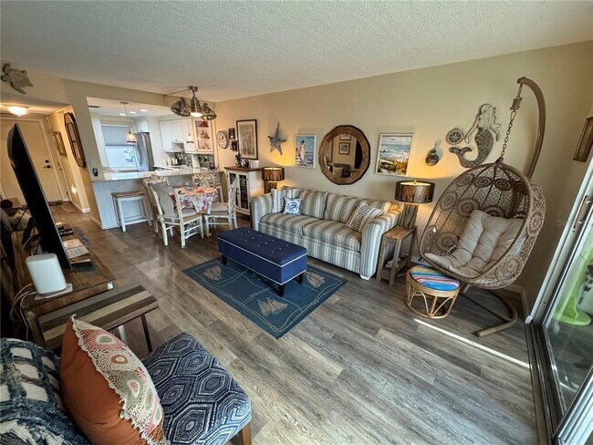 Building Photo - 1400 Tarpon Center Dr