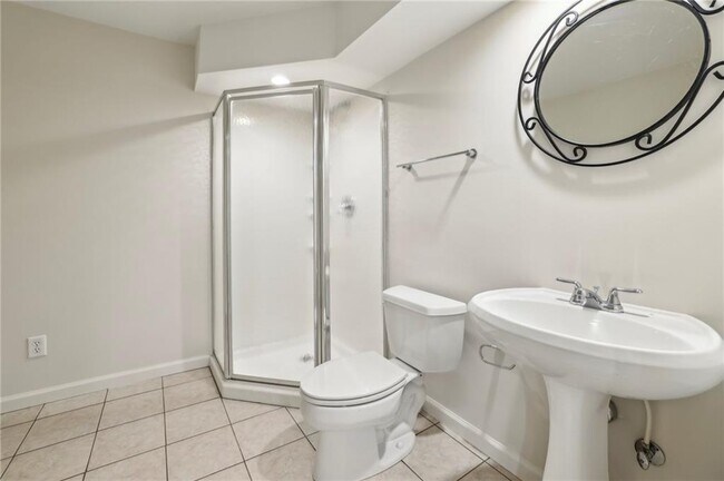 Building Photo - 2503 Regency Lake Dr