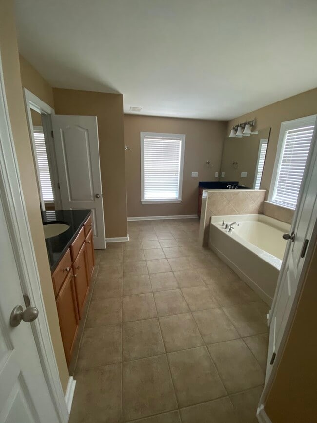 Building Photo - 3715 Seaton Dr