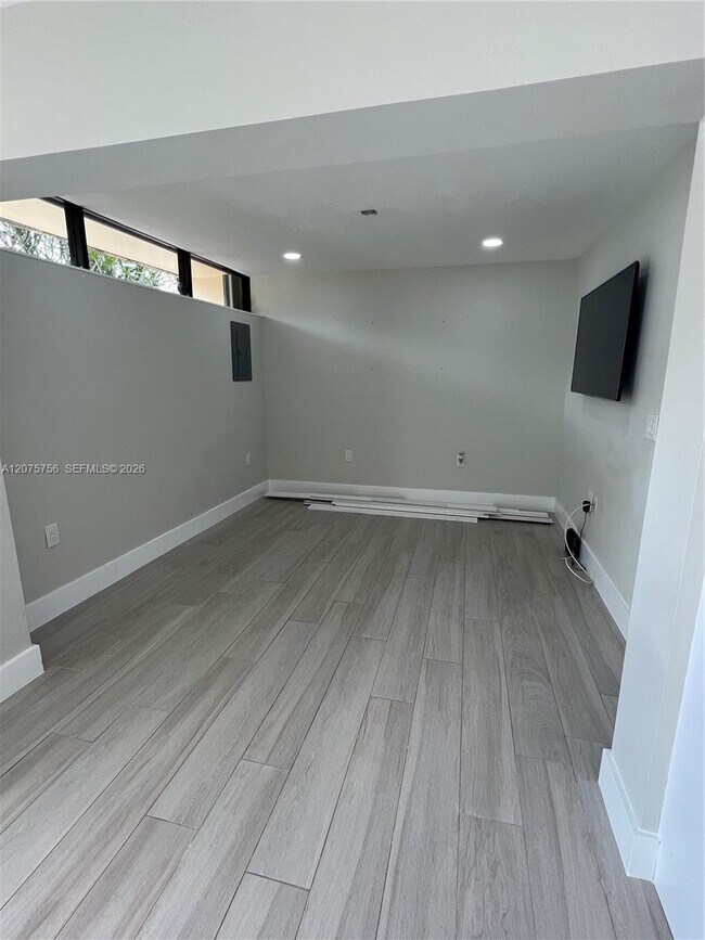 Building Photo - 15012 Royal Palm Ave