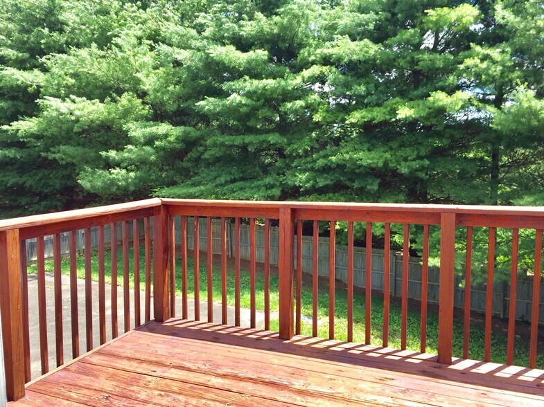 Building Photo - 1692 Oriole Dr