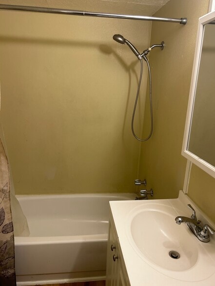 Bathroom - 251 E Broadway