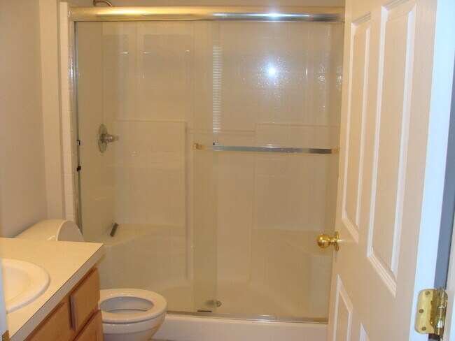 Building Photo - Beautifully Updated & Spacious 3BR/2BA Condo in a Secure Gated Community — Includes Cable, Intern...