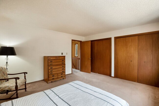 Building Photo - Beautiful Unit on Greenway for rent!