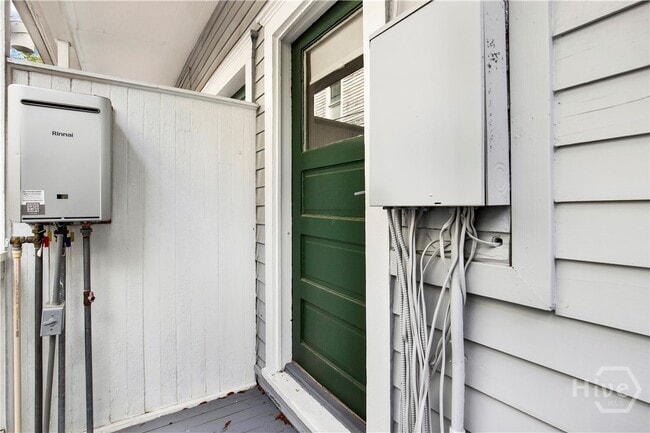 Building Photo - 118 W Waldburg St