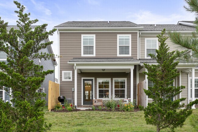 Building Photo - 2079 Orangery Dr