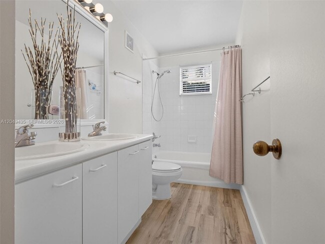 Building Photo - 2475 Cordoba Bend