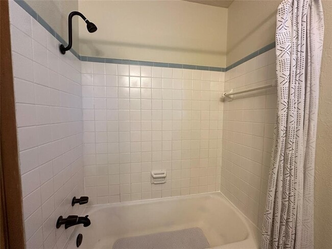 Building Photo - 2007 Delaware Ln