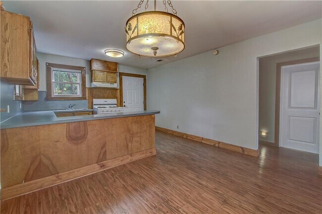 Building Photo - 607 E 15th St