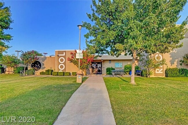 Building Photo - 870 Avenue B