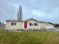 Building Photo - 3 Bedroom, 2 Bath