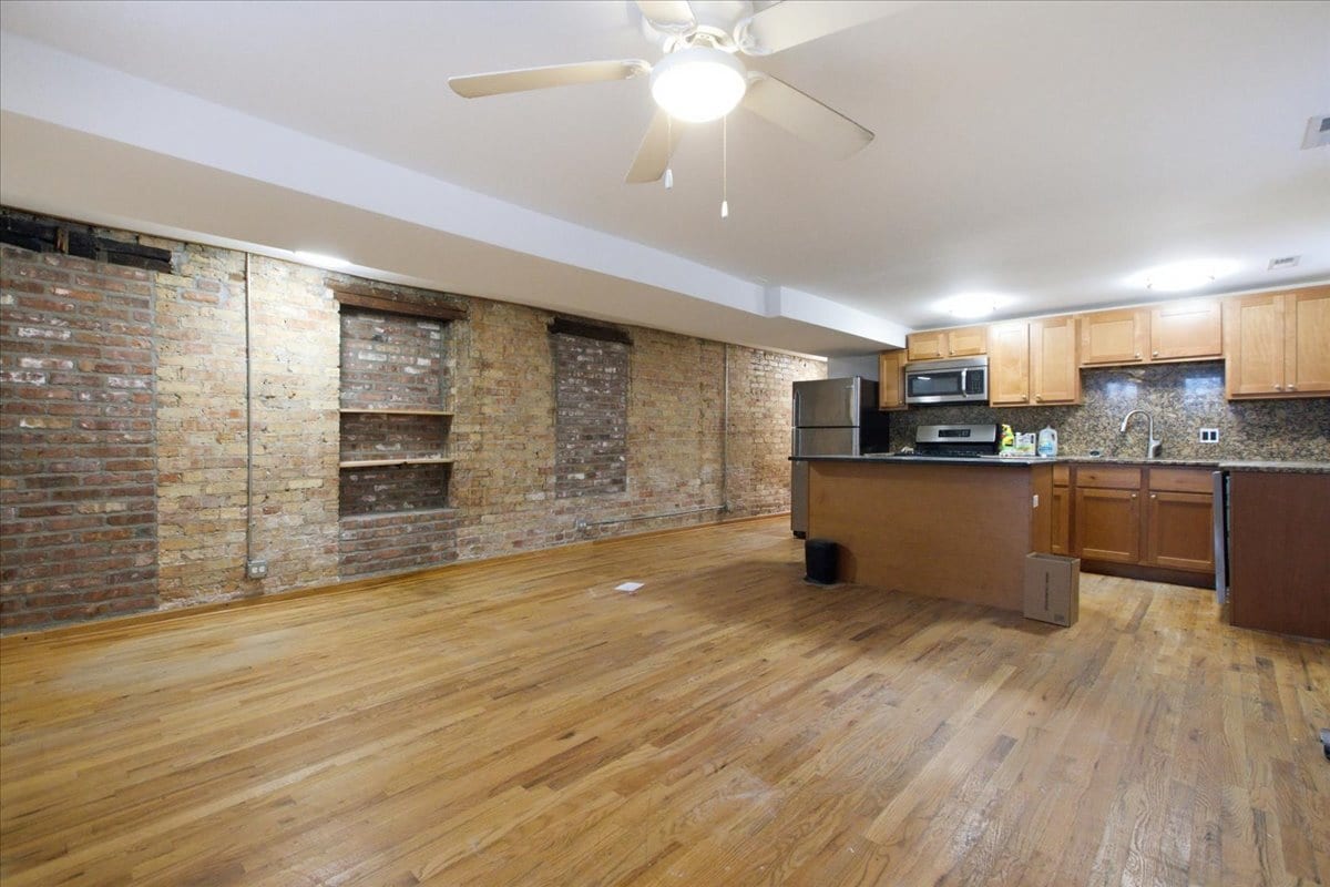 Building Photo - 1535 W Leland Ave