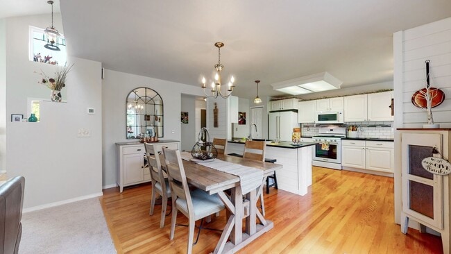 Building Photo - Stunning 3bd 3.5ba Home in the Mariana Butte Neighborhood