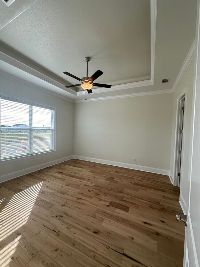 Building Photo - Gorgeous New Contsruction 3 bedroom/2 full...