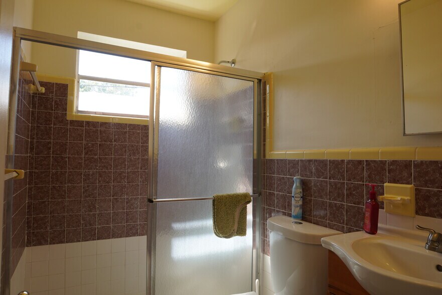 Building Photo - 10911 NE 9th Ct