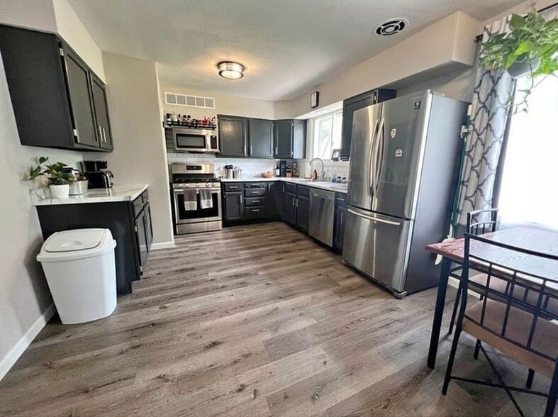 Building Photo - 1302 Hovey Ave