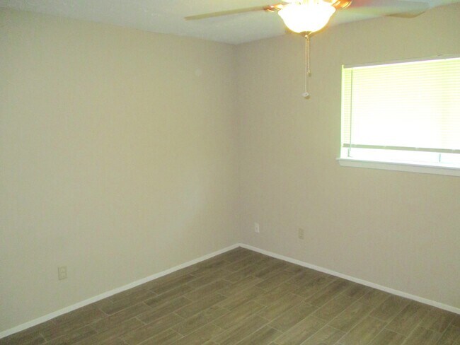 Building Photo - A walk in the Park