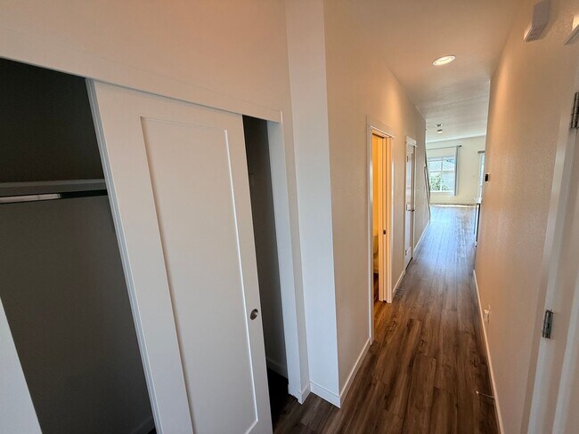 Building Photo - 6157 Blue River Dr SE