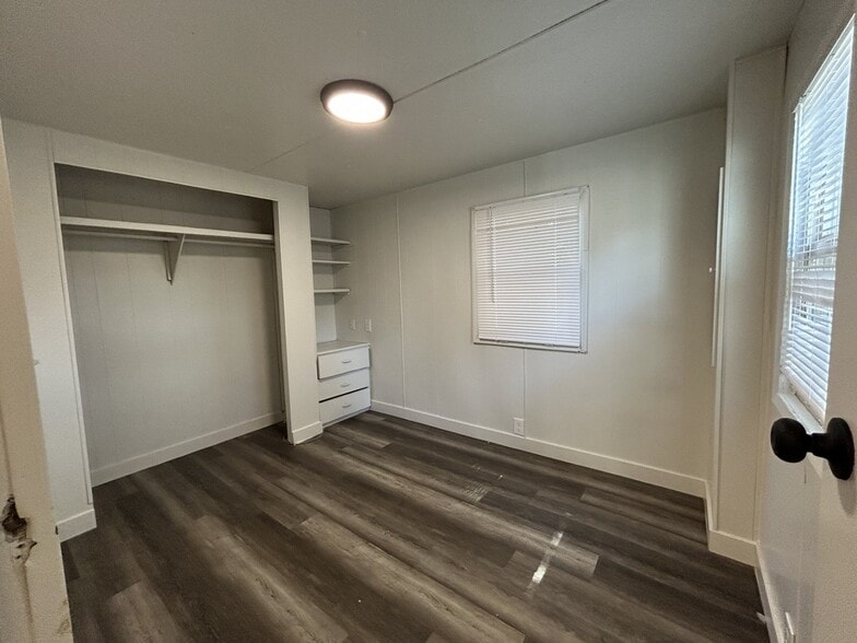 Building Photo - 500 S Main St