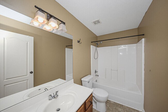 Building Photo - 2608 Brooke Bend