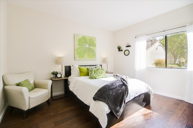 Building Photo - 1398 Meadow Ridge Cir