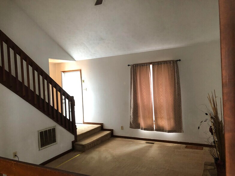 Building Photo - 6448 Kelmscot Ct