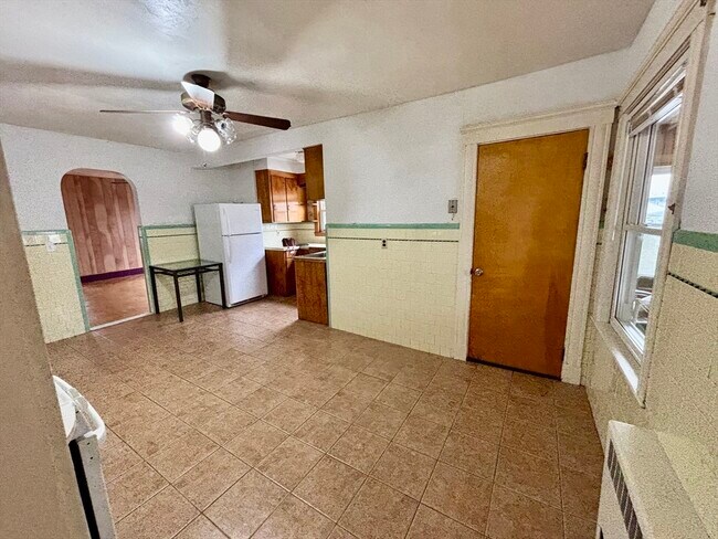 Building Photo - 19 Forest Ave