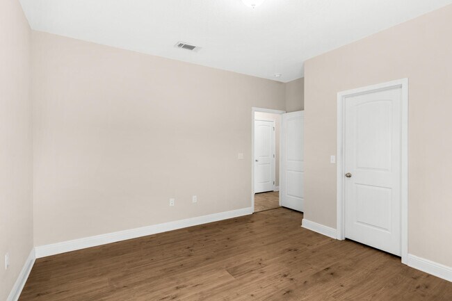 Building Photo - 36 Dickens Dr