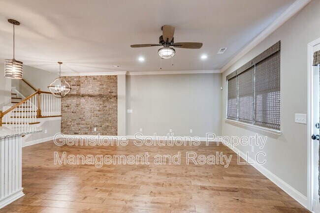 Building Photo - 1664 Hampshire Pl