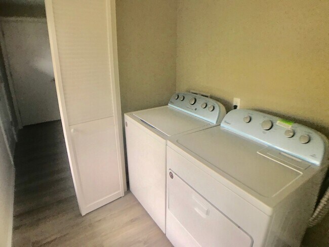 Building Photo - Great House for Rent