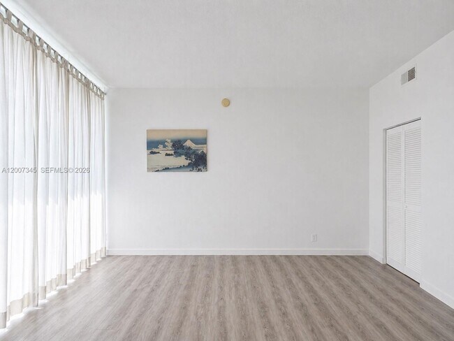 Building Photo - 6580 Indian Creek Dr