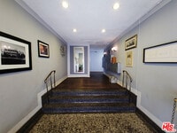 Building Photo - 425 S Kenmore Ave