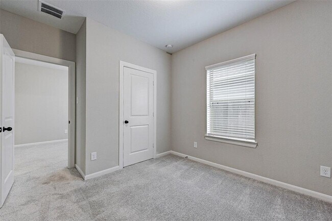 Building Photo - 25403 Kidwiler Dr