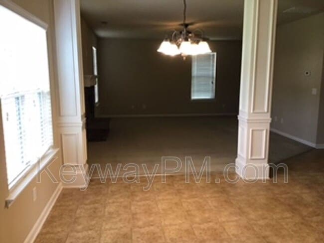 Building Photo - 6017 Reynolds Cir
