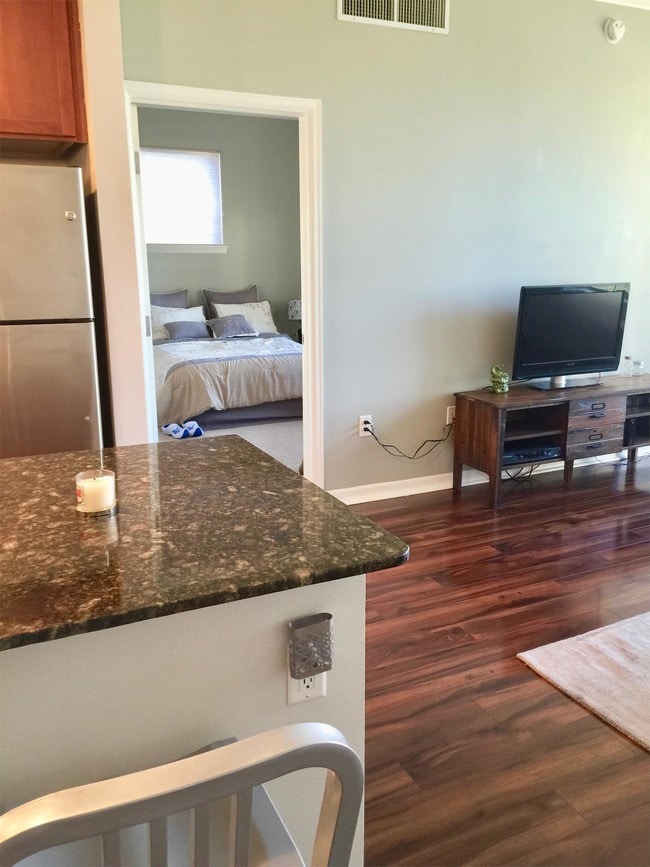 Building Photo - 1975 Grant St