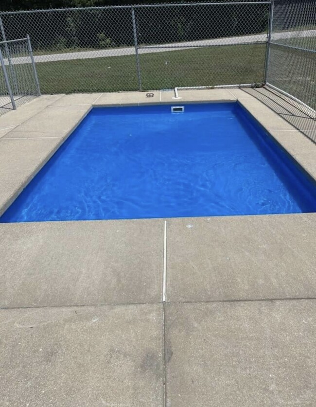 Shallow Kiddie Pool - 319 Harold St
