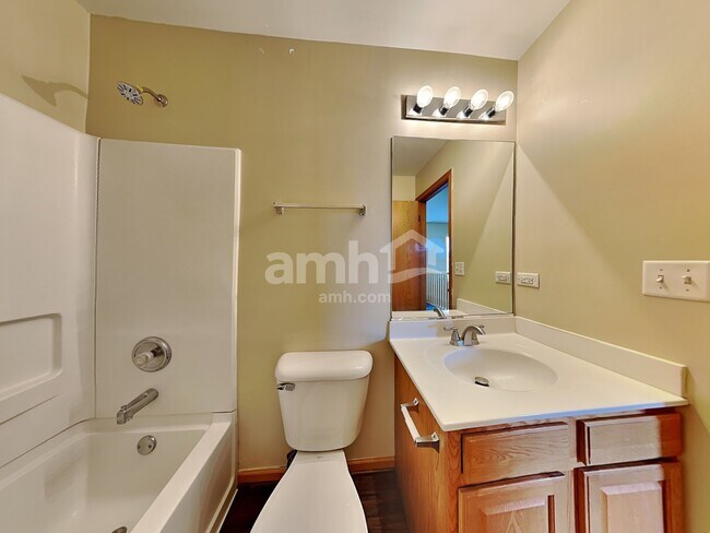 Building Photo - 1300 Broadlawn Dr