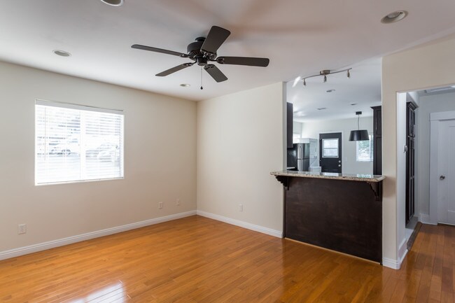 Building Photo - 708 Tularosa Dr