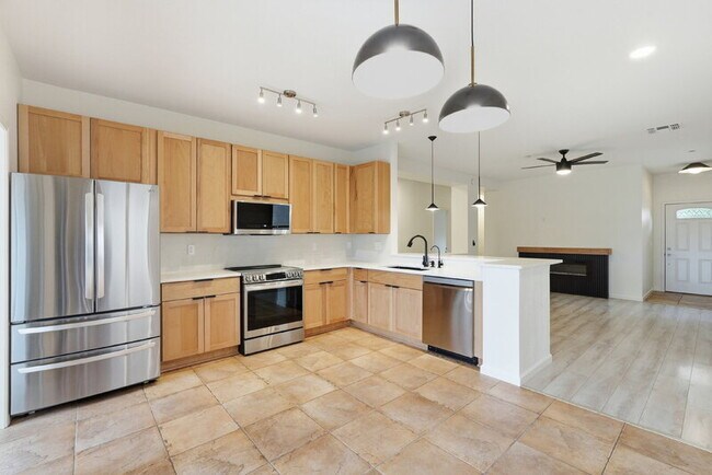 Building Photo - 7500 E Deer Valley Rd