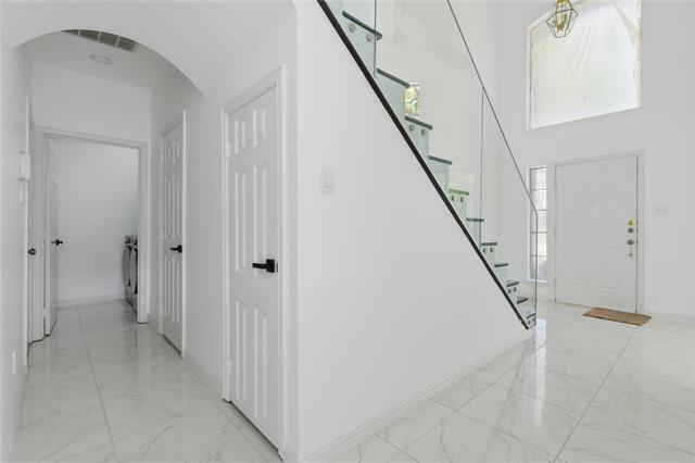 Building Photo - 5001 Spicewood Dr