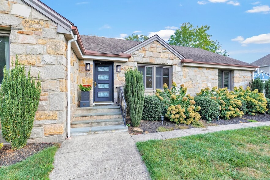 Building Photo - 26 Pearsall Pl