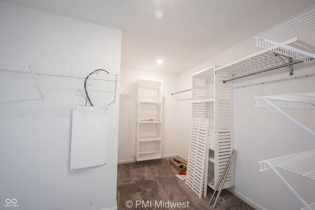 Building Photo - 3975 Fenwick Ln