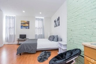 Building Photo - Beautiful studio in south st available Aug...
