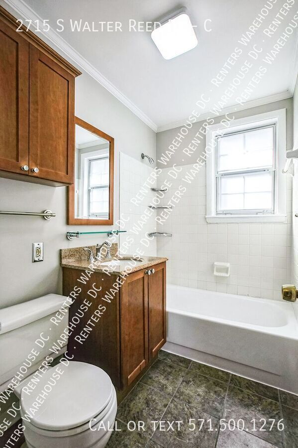 Building Photo - Cozy 2Bd/1Bth condo nestled in the vibrant...