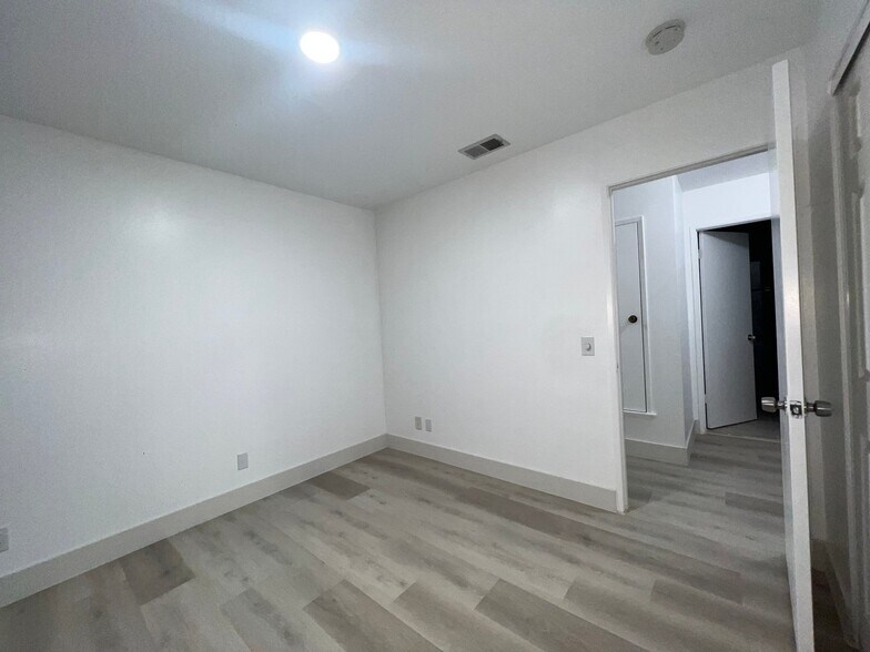 Building Photo - 9732 Bushard St