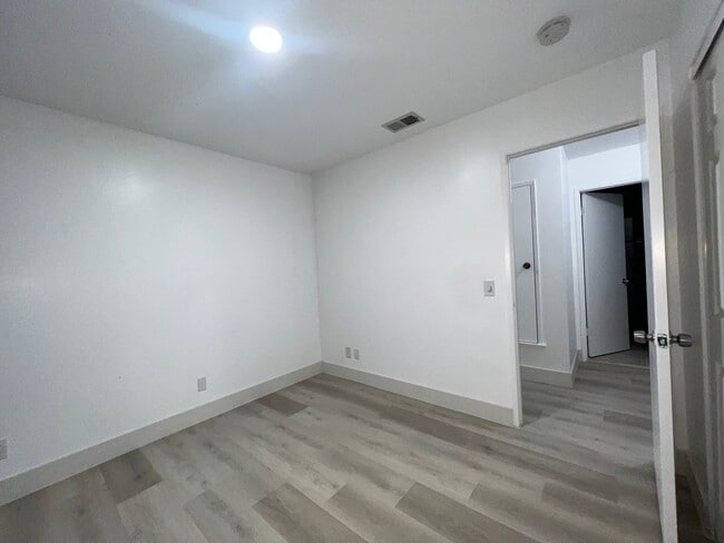 Building Photo - 9732 Pettswood Dr