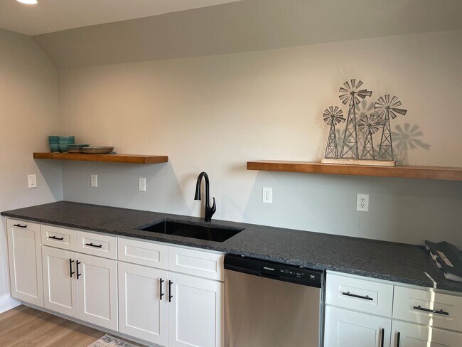 Building Photo - 6 Bedroom 4 Bathroom House in Supply NC-Unfurnished