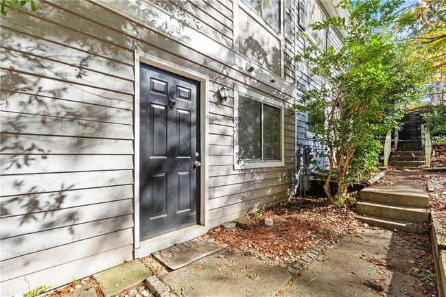 Building Photo - 580 Northridge Crossing Dr