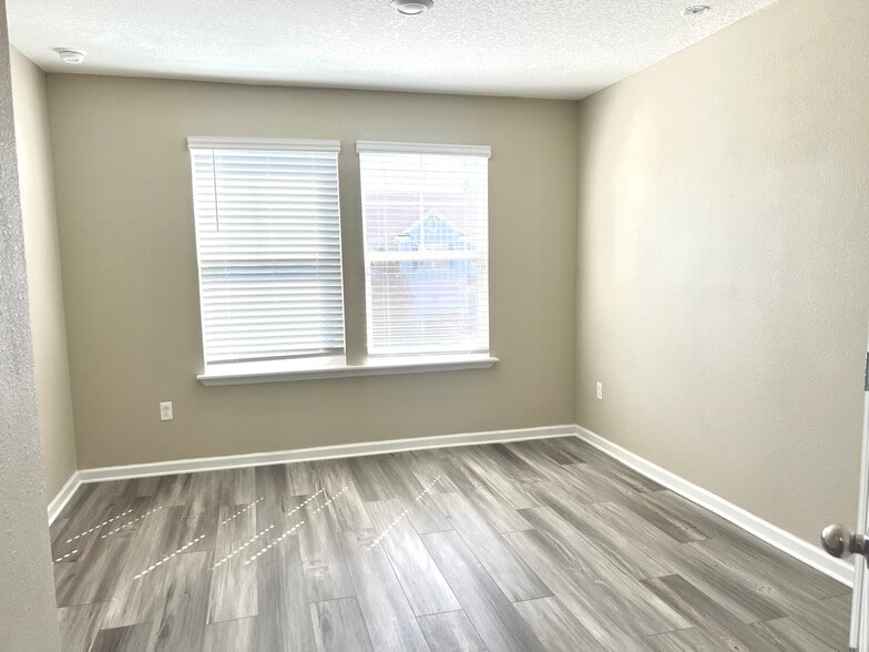 Bedroom 2 - 472 Albany Bay Blvd