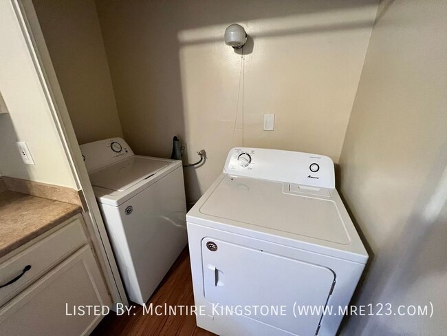 Building Photo - Come and See this Upgraded 1BR/1BA Apartme...